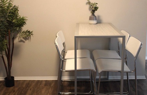 Ames Apartamento | Welcoming 4BR near ISU with Pool