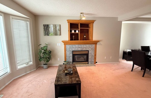 Signal Hill Casa | Welcoming atmosphere| 1 Master bedroom &2 Private Rooms | Shared Spaces