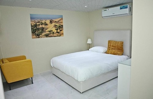 Dubai Cama Y Desayuno | Welcoming Bed & Breakfast in Private Desert Camp Deluxe Room