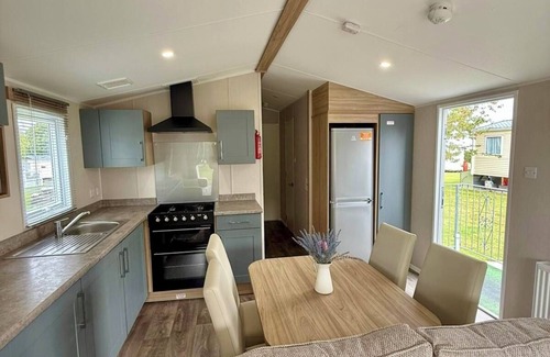 Cross Inn Casa | Welcoming family caravan on large pitch near beautiful New Quay in West Wales