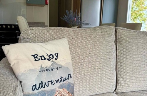Cross Inn Casa | Welcoming family caravan on large pitch near beautiful New Quay in West Wales