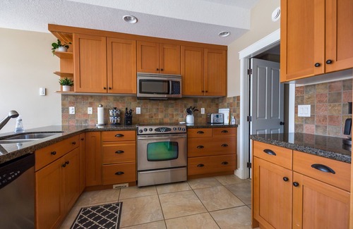 Celista Condominio | Welcoming family-friendly lake front condo on the beautiful, sunny Shuswap Lake!