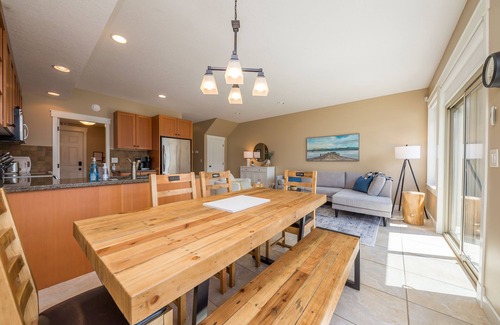 Celista Condominio | Welcoming family-friendly lake front condo on the beautiful, sunny Shuswap Lake!