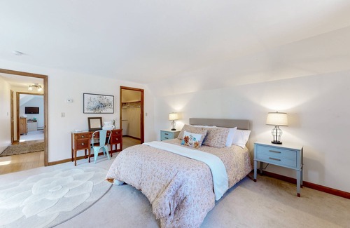 Jim Thorpe Casa | Welcoming home near the lake with pool, firepit, ice cream maker, toys, & W/D