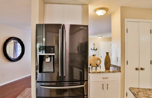 South Gate Ridge Casa | Welcoming home with enclosed yard, gas grill, bikes, deck, washer/dryer, and AC