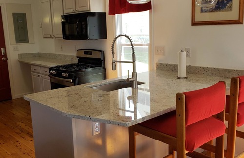 Onsted Casa | Welcoming lake house on beautiful Sand Lake in Irish Hills