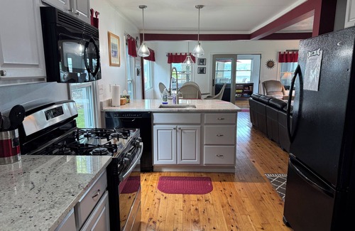 Onsted Casa | Welcoming lake house on beautiful Sand Lake in Irish Hills