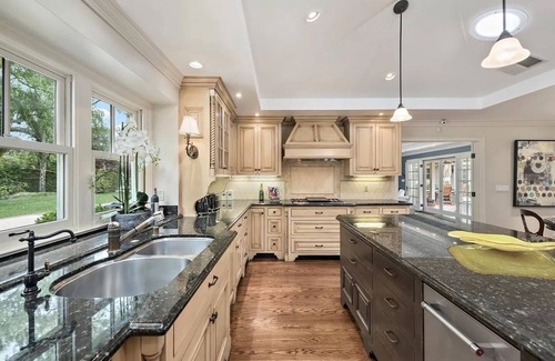 Fair Oaks Casa | Welcoming Mansion Estate with AC, Pool and Backyard in Menlo Park