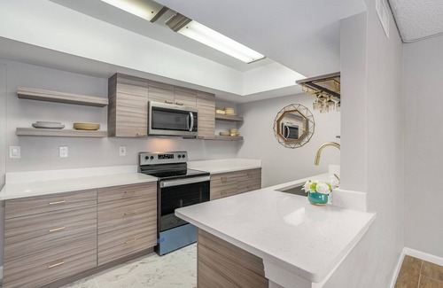 South Patrick Shores Condominio | Welcoming ocean front 2-bedroom condo in Satellite Beach.