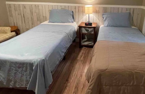 Birmingham Casa | Welcoming Overnight Bedroom Two Beds