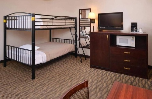 Atlantic Hotel | Welcoming Room w/ Kitchenette and BBQ Grill Near Downtown – Ideal for Business