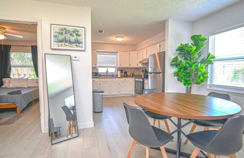 North Hyde Park Casa | Welcoming The Bayside Retreat Tampa Unit B - 2 bedrooms 1 bathroom