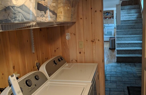 Mac Mahan Casa | Acogedora casa de vacaciones ofrece un entorno privado en la orilla del agua