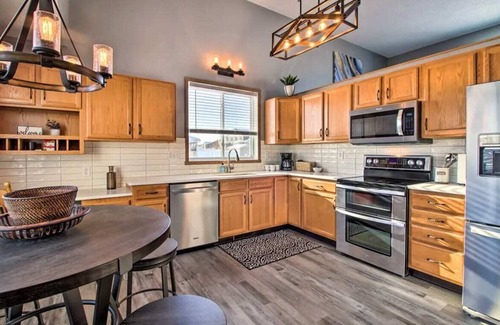 West Fargo Casa | Welcoming West Fargo Retreat w/ Backyard!