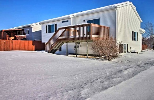 West Fargo Casa | Welcoming West Fargo Retreat w/ Backyard!