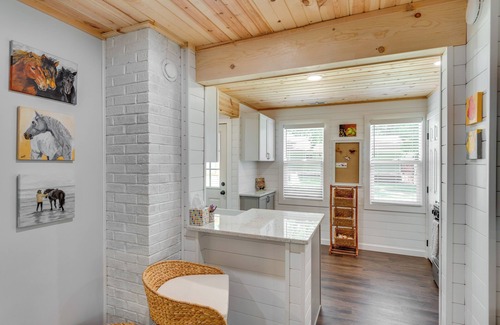 Williams Bay Cabaña | Welcoming Williams Bay Cottage w/ Deck & Fire Pit!