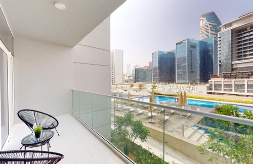 Downtown Dubai Apartamento | WelHome - Cozy 1BR With Private Balcony Steps From the Canal