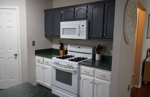 Southaven Casa | Cozy 3 BR Home with Private Guest House in Southaven- Full Amenities Included.
