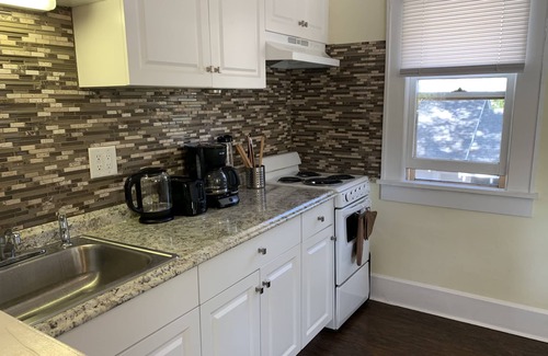 Historic Uptown Apartamento | Well-appointed apartment close to the waterfront and downtown