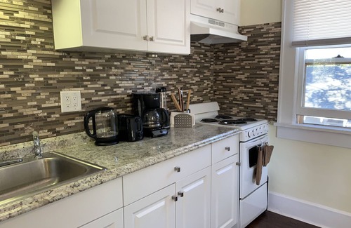 Historic Uptown Apartamento | Well-appointed apartment close to the waterfront and downtown