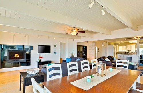 San Clemente Cabaña | Well-appointed beach cottage with panoramic views, outdoor patio, free WiFi