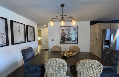 Bella Vista Casa | Well-appointed bungalow on kayak/fishing lake steps from Back 40Trailhead