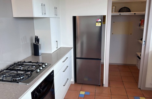 Shoalhaven Casa | Well appointed holiday house with views to Green Island