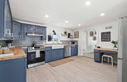 Village of Pewaukee Casa | Well Appointed Home Steps from Pewaukee Lake & Large Patio