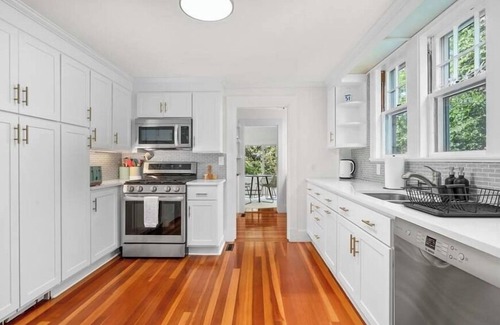Hyannis Port Casa | Well appointed luxury home in Hyannis Port. Close to Fortes beach. RPMS113