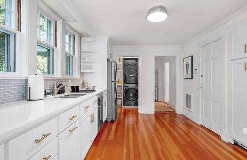 Hyannis Port Casa | Well appointed luxury home in Hyannis Port. Close to Fortes beach. RPMS113