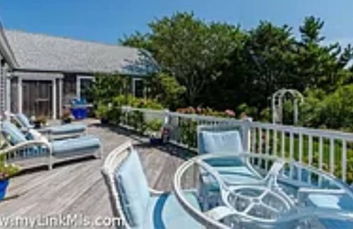 Madaket Casa | Well appointed Madaket house near beaches