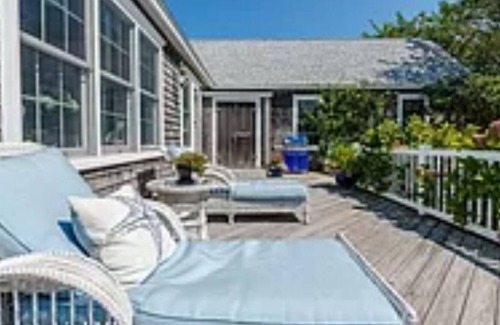 Madaket Casa | Well appointed Madaket house near beaches