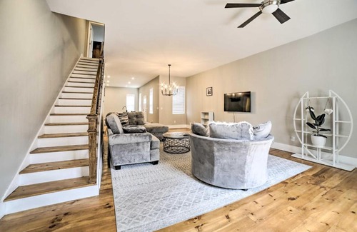 South Side Flats Casa | Well-Appointed Pittsburgh Home 1 Mi to Dtwn!