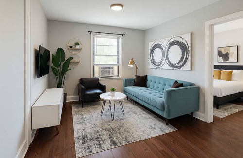Chicago Apartamento | Well-Appointed &Vibrant 2BR Apt