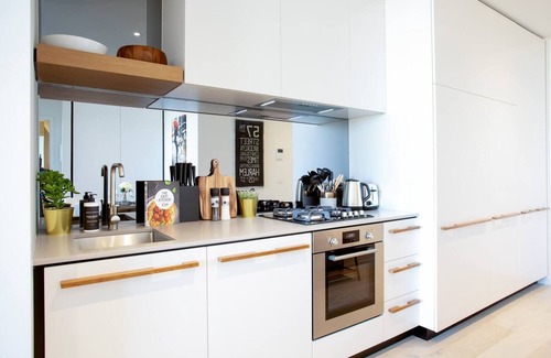 West Melbourne Apartamento | Well connected North Melbourne Escape with Balcony