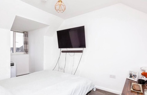 Ifield Apartamento | Well Connected Refurbished Apartment