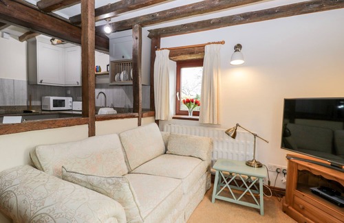 Longborough Cabaña | WELL COTTAGE, pet friendly, with a garden in Moreton-In-Marsh