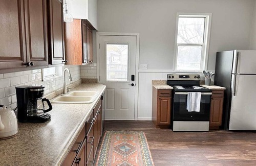 Evansville Casa | Well decorated 2BR Cozy Home, close to everything in Evansville