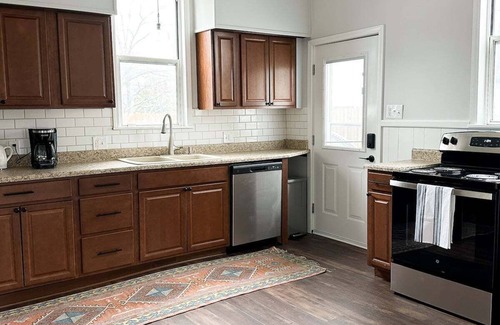 Evansville Casa | Well decorated 2BR Cozy Home, close to everything in Evansville