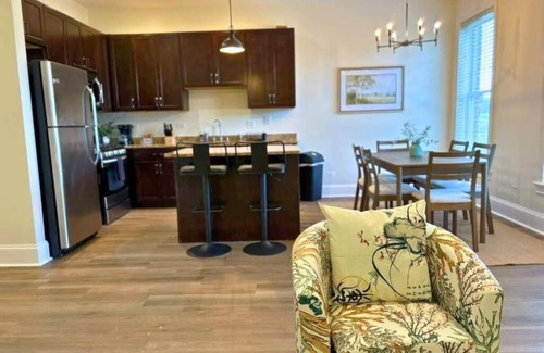 North Evanston Apartamento | Well-Equipped 2BR Unit with Parking