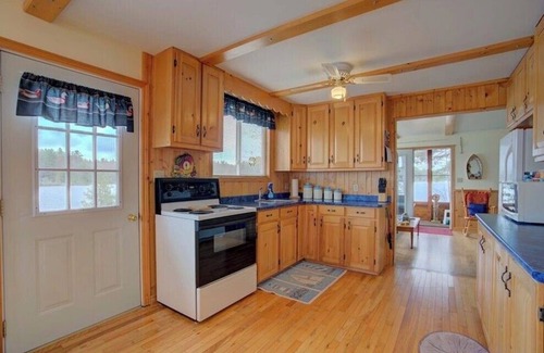 North Frontenac Cabaña | Well equipped bright family cottage . Amazing swimming, fishing and boating.