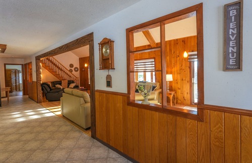 Saint-Calixte Chalet De Esquí | Well equipped Chalet & newly renovated in 2022 with lots of rooms!