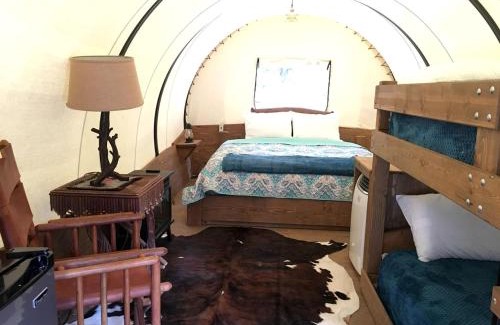 Alton Otro | Well-Equipped Conestoga Wagon Rental for a Family Vacation in Alton, Utah