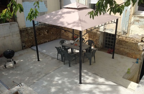 Taillebourg Casa | Casa bien equipada en el corazón de un pueblo encantador.