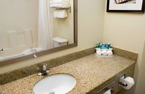 Chanhassen Casa | Well-Equipped Sanctuary for Your Staycation! Gym