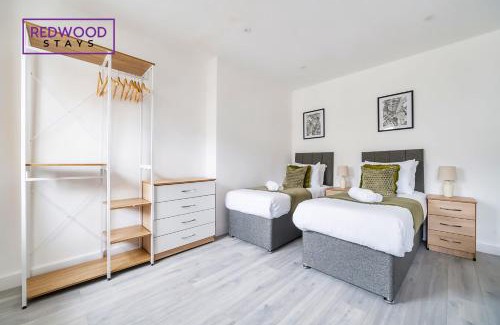 Rushmoor District Apartamento | Well-Equipped Serviced Apartments in Aldershot Town Centre, Free WiFi By Redwood Stays