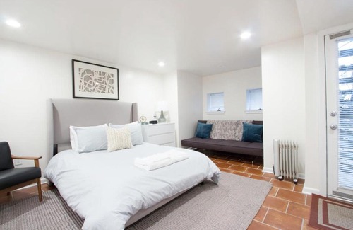 Logan Circle Apartamento | WELL-EQUIPPED STUDIO APT - WALK TO METRO SUBWAY