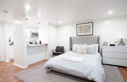 Logan Circle Apartamento | WELL-EQUIPPED STUDIO APT - WALK TO METRO SUBWAY