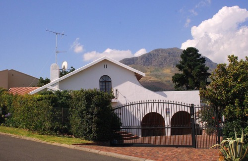 Somerset West Villa | Villa bien amueblada con piscina, fantásticas vistas de False Bay y Helderberg