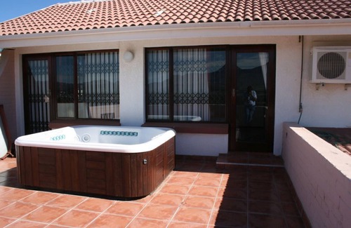 Somerset West Villa | Villa bien amueblada con piscina, fantásticas vistas de False Bay y Helderberg